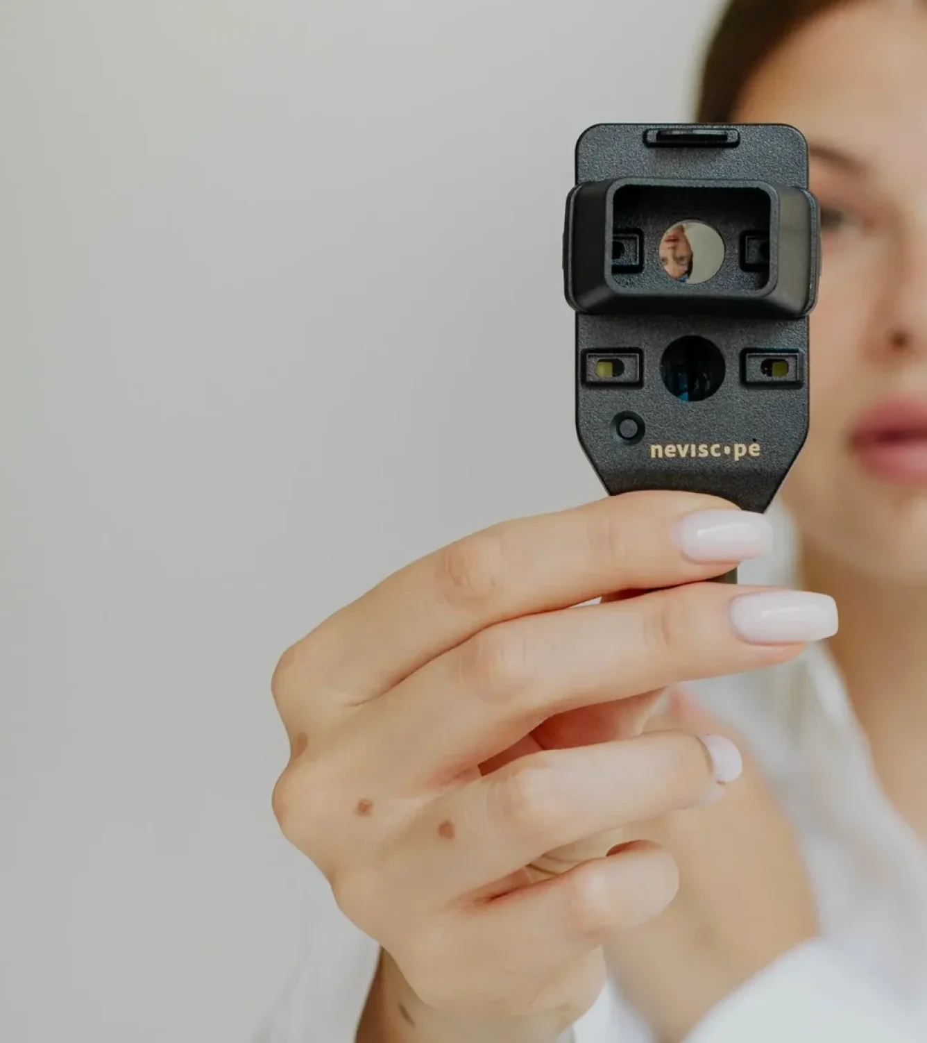 Twój dermatoskop i gabinet lekarski online w aplikacji Neviscope
